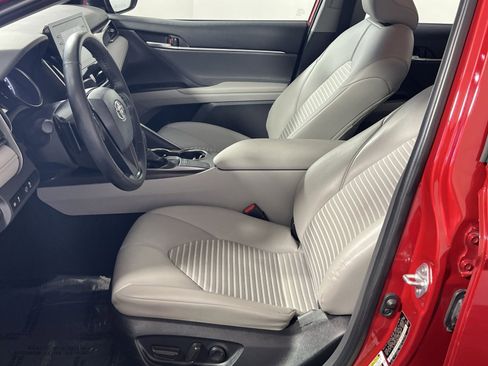 Used 2024 Toyota Camry SE image 13