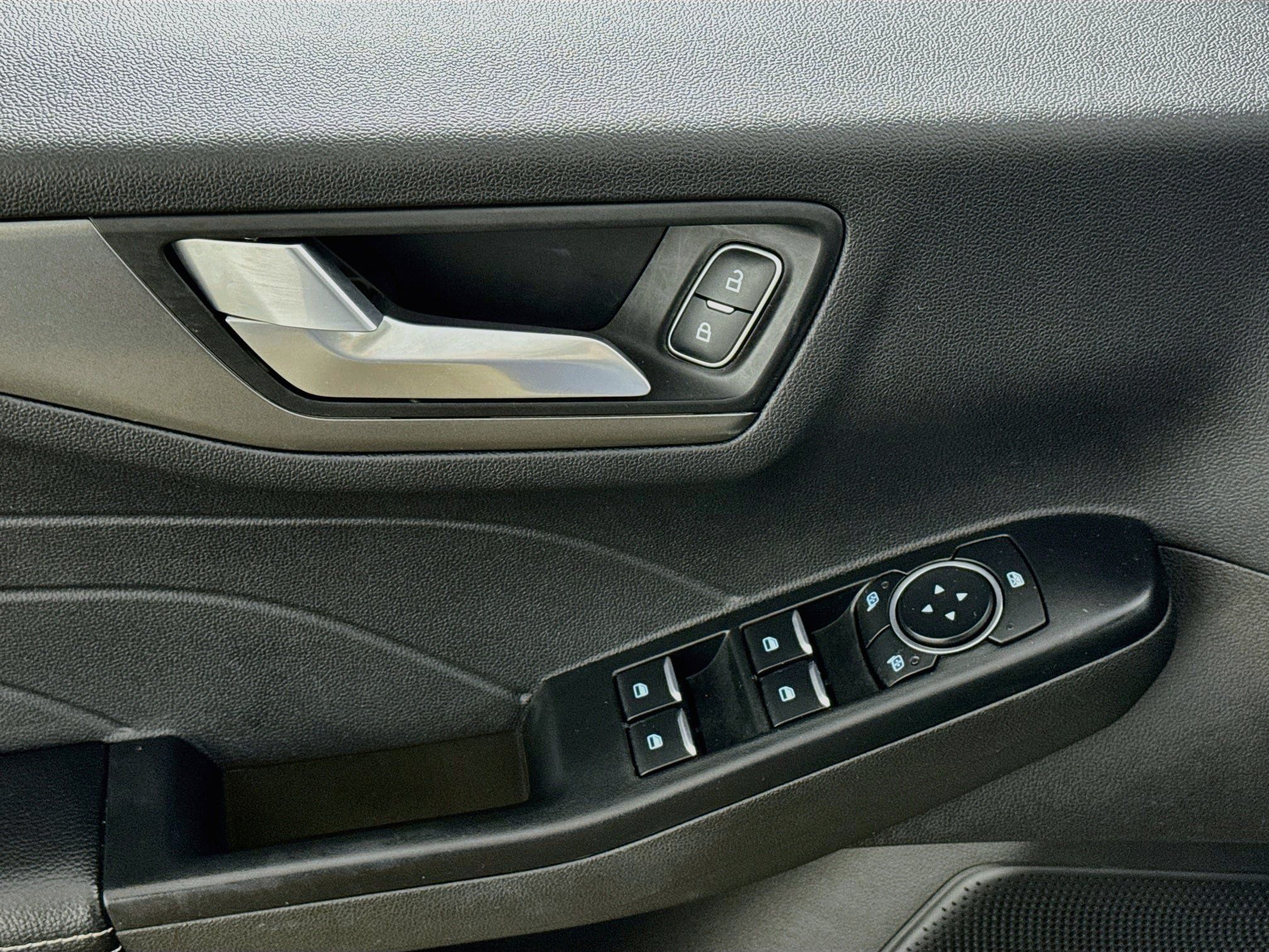 Used 2025 Ford Escape SE FWD image 21