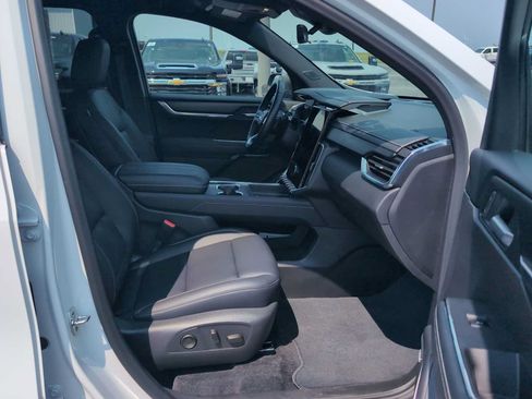 Used 2026 GMC Acadia Elevation w/ Elevation Premium Package FWD image 28