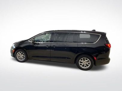 Used 2024 Chrysler Pacifica Touring-L