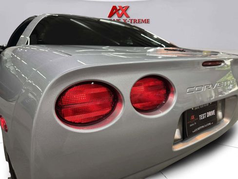 Used 2001 Chevrolet Corvette Coupe w/ Preferred Equipment Group1 RWD image 13