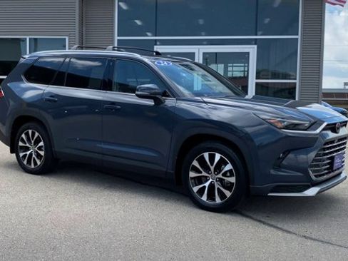 Used 2024 Toyota Grand Highlander AWD Hybrid image 3