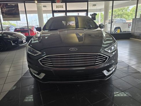Used 2017 Ford Fusion SE w/ Fusion SE Technology Package FWD image 2
