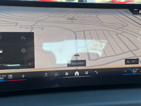 New 2026 BMW 330i Sedan w/ Premium Package image 17