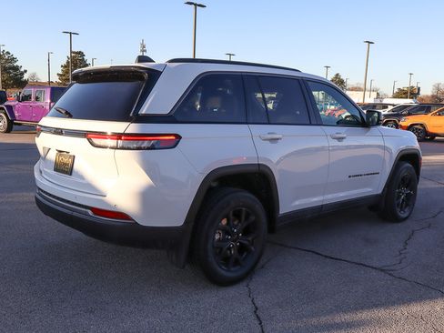New 2026 Jeep Grand Cherokee Altitude RWD image 5