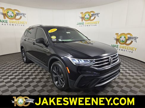 Used 2022 Volkswagen Tiguan SE image 1