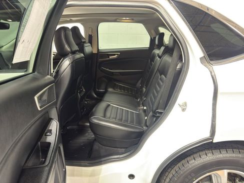 Used 2022 Ford Edge SEL w/ Convenience Package image 11