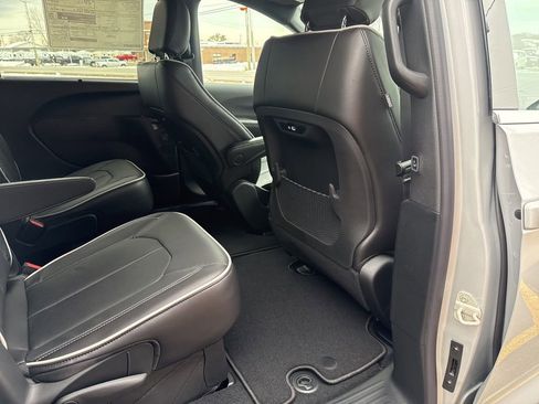 New 2026 Chrysler Pacifica Limited image 31