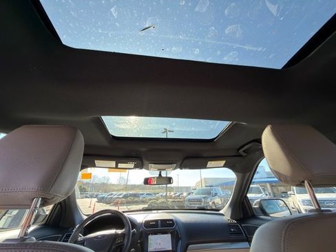 Used 2018 Ford Explorer XLT w/ Equipment Group 202A image 8