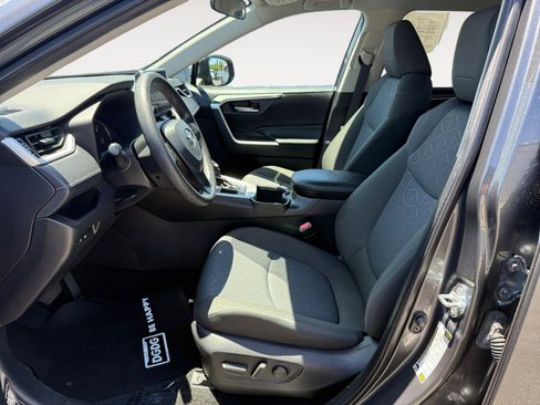 Used 2025 Toyota RAV4 XLE FWD image 10