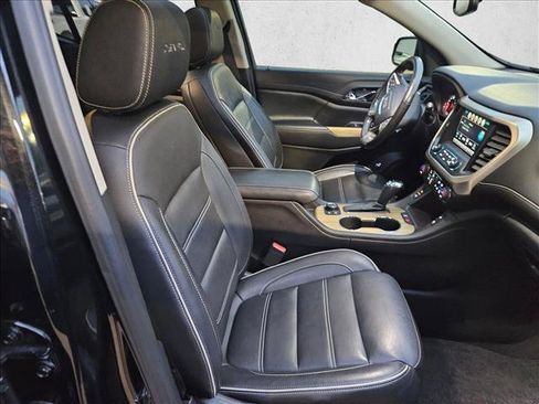 Used 2019 GMC Acadia Denali w/ Technology Package FWD image 18