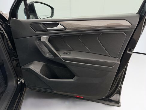 Used 2022 Volkswagen Tiguan SE image 34