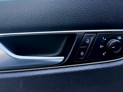 Used 2019 Volkswagen Passat 2.0T Wolfsburg w/ Wheels & Sunroof Package image 25