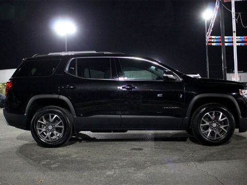 Used 2023 GMC Acadia SLE w/ Driver Convenience Package image 4