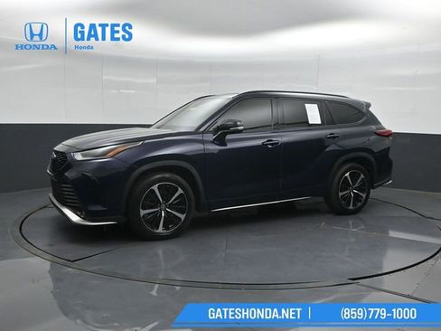 Used 2021 Toyota Highlander XSE FWD image 7