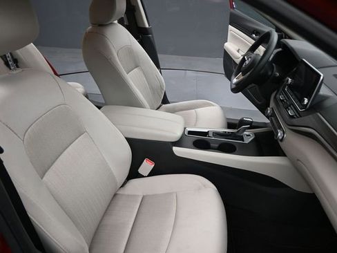 Used 2025 Nissan Altima 2.5 SV image 27