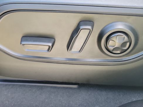 Used 2025 Jeep Grand Cherokee Limited RWD image 19