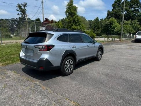 Used 2023 Subaru Outback Premium AWD/4WD image 4