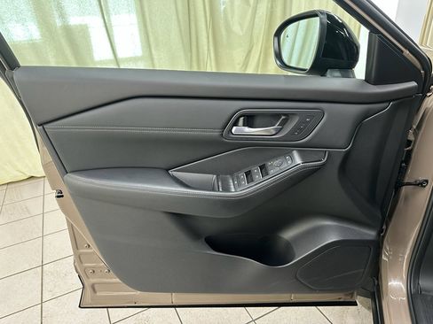 Used 2025 Nissan Rogue SL w/ Tech Package AWD/4WD image 33