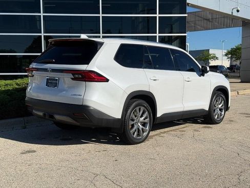 Used 2024 Toyota Grand Highlander AWD image 3