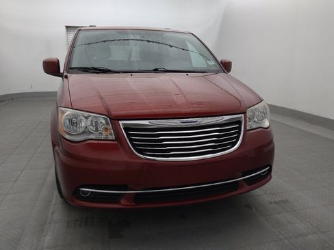Used 2016 Chrysler Town & Country Touring FWD image 14