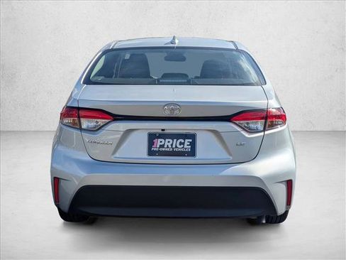 Used 2025 Toyota Corolla LE image 6