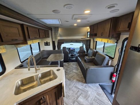 Used 2021 Ford E-450 and Econoline 450 Super Duty w/ Motorhome Prep Package image 7