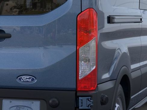 New 2026 Ford Transit 250 148 Medium Roof w/ Load Area Protection Package RWD image 21