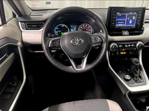 Used 2021 Toyota RAV4 XLE w/ Convenience Package image 18