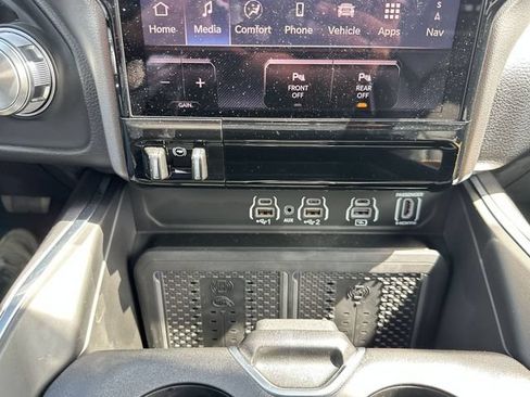 Used 2025 RAM 1500 Laramie AWD/4WD image 18