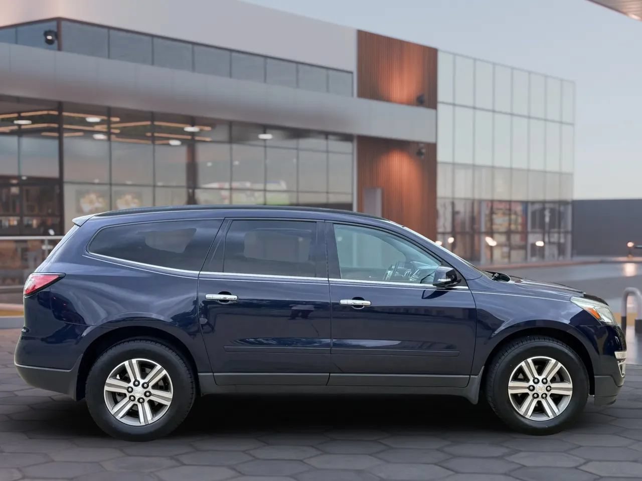 Used 2016 Chevrolet Traverse LT AWD/4WD image 4