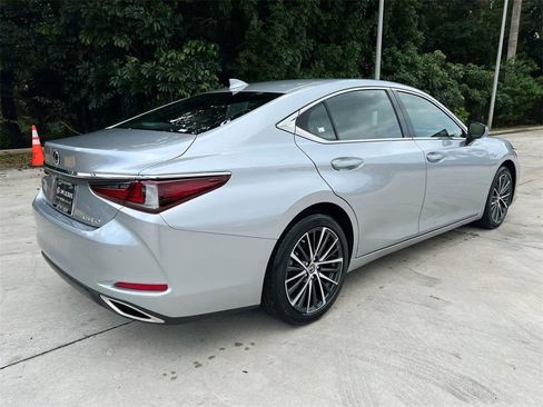 Certified 2024 Lexus ES 350 w/ Premium Package image 7
