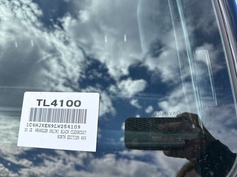 Used 2020 Jeep Wrangler Unlimited Sahara image 9