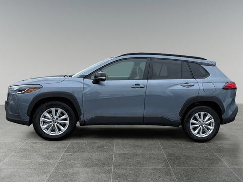 Certified 2025 Toyota Corolla Cross LE image 2