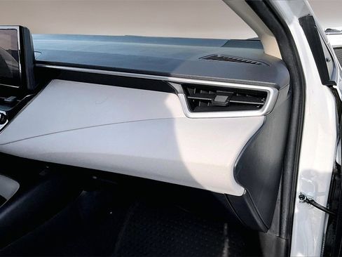 Used 2025 Toyota Corolla LE w/ LE Premium Package image 24