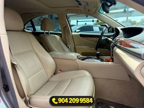 Used 2016 Lexus LS 460 w/ Comfort Package RWD image 24