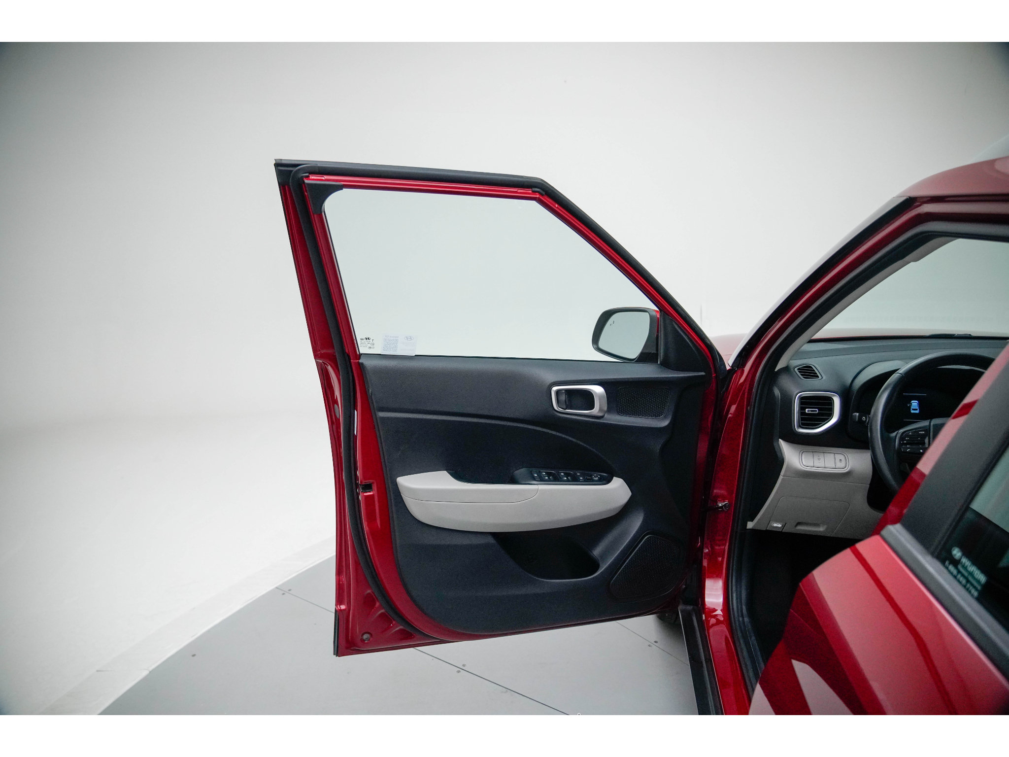 Used 2025 Hyundai Venue SEL FWD image 15