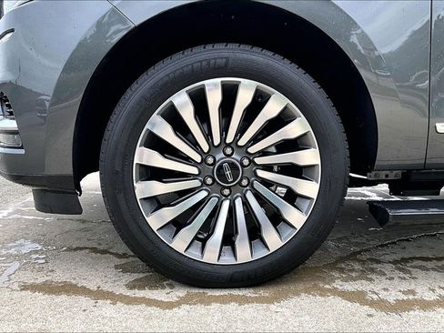 Used 2018 Lincoln Navigator Reserve AWD/4WD image 10