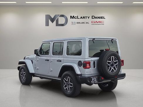 Used 2024 Jeep Wrangler Unlimited Sahara w/ Technology Group AWD/4WD image 13