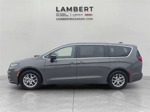 Used 2025 Chrysler Pacifica Select FWD image 2