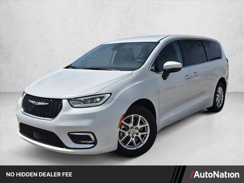 Used 2023 Chrysler Pacifica Touring-L FWD image 1