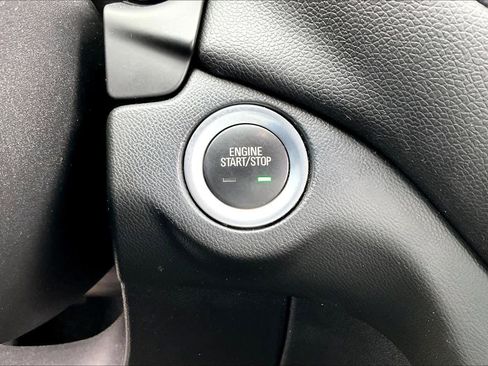 Used 2018 Chevrolet Equinox LT image 29