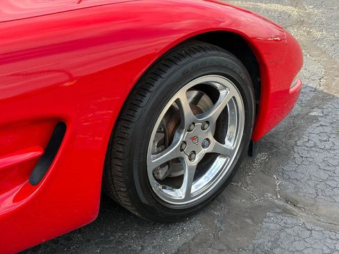 Used 2001 Chevrolet Corvette Coupe w/ Preferred Equipment Group2 image 9