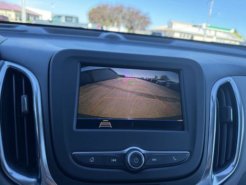 Used 2021 Chevrolet Equinox LS w/ LS Convenience Package AWD/4WD image 17