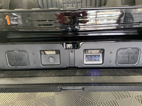 Used 2025 GMC Sierra 1500 Denali Ultimate image 10