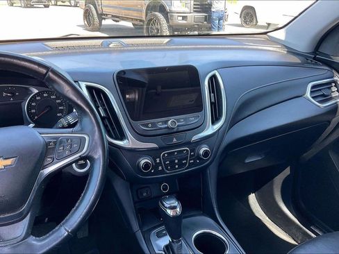 Used 2018 Chevrolet Equinox Premier FWD image 9