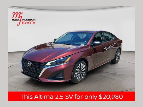 Used 2025 Nissan Altima 2.5 SV FWD image 1