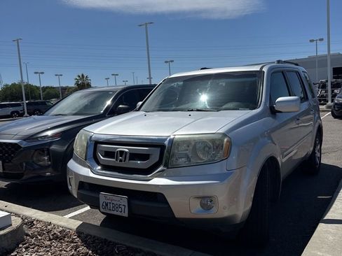 Used 2010 Honda Pilot Touring image 1