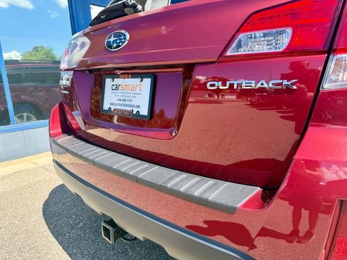 Used 2014 Subaru Outback 2.5i Premium w/ Moonroof Package AWD/4WD image 11