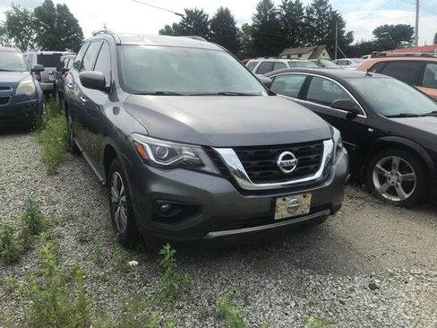 Used 2019 Nissan Pathfinder SV image 4